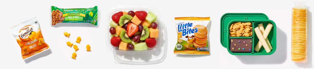 goldfish, granola bar, fruit, little bites, lunchbox bento box, crackers