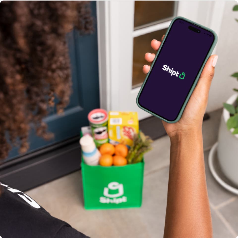 Shipt grocery bag at front door