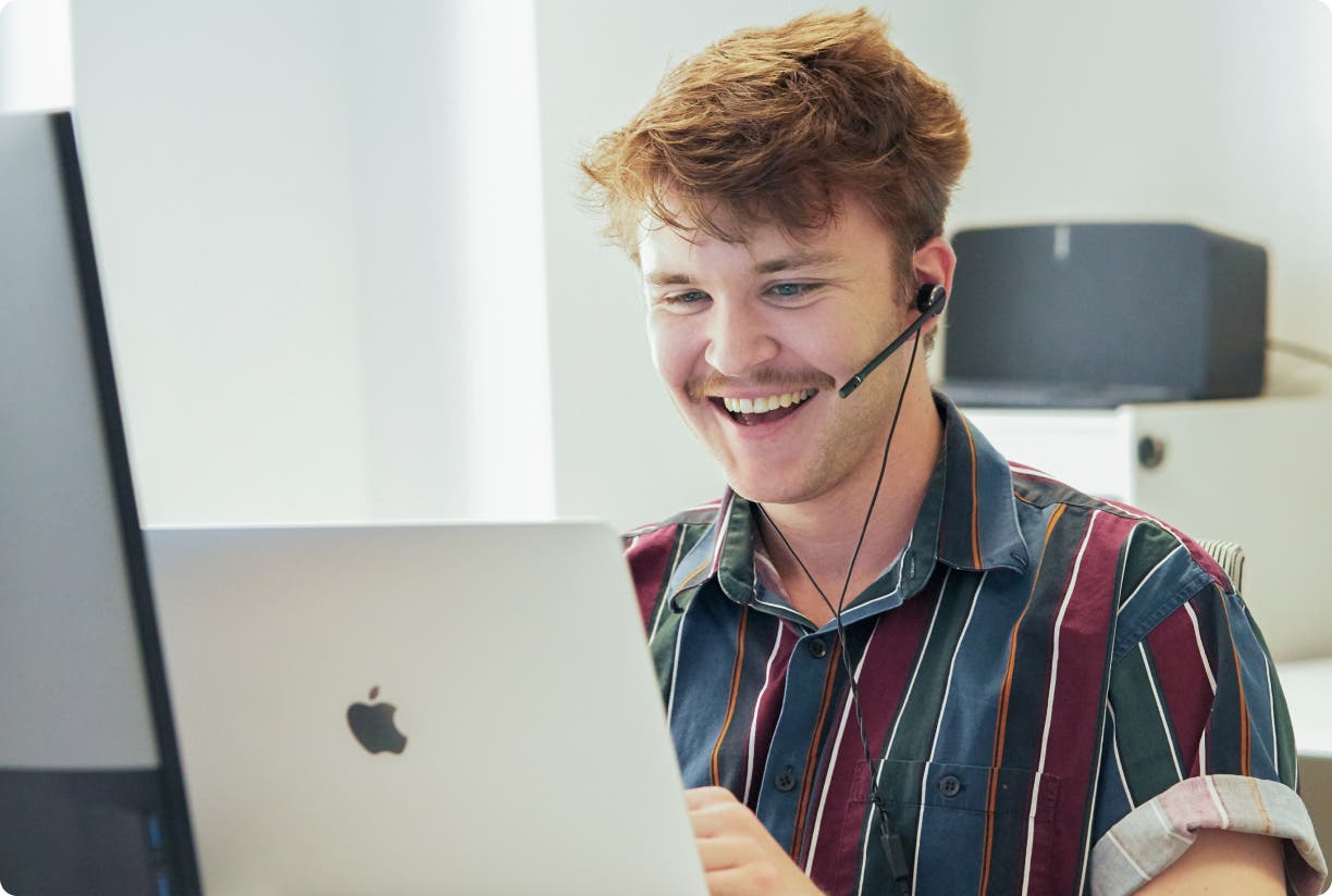 Agent at desk on the phone with customer