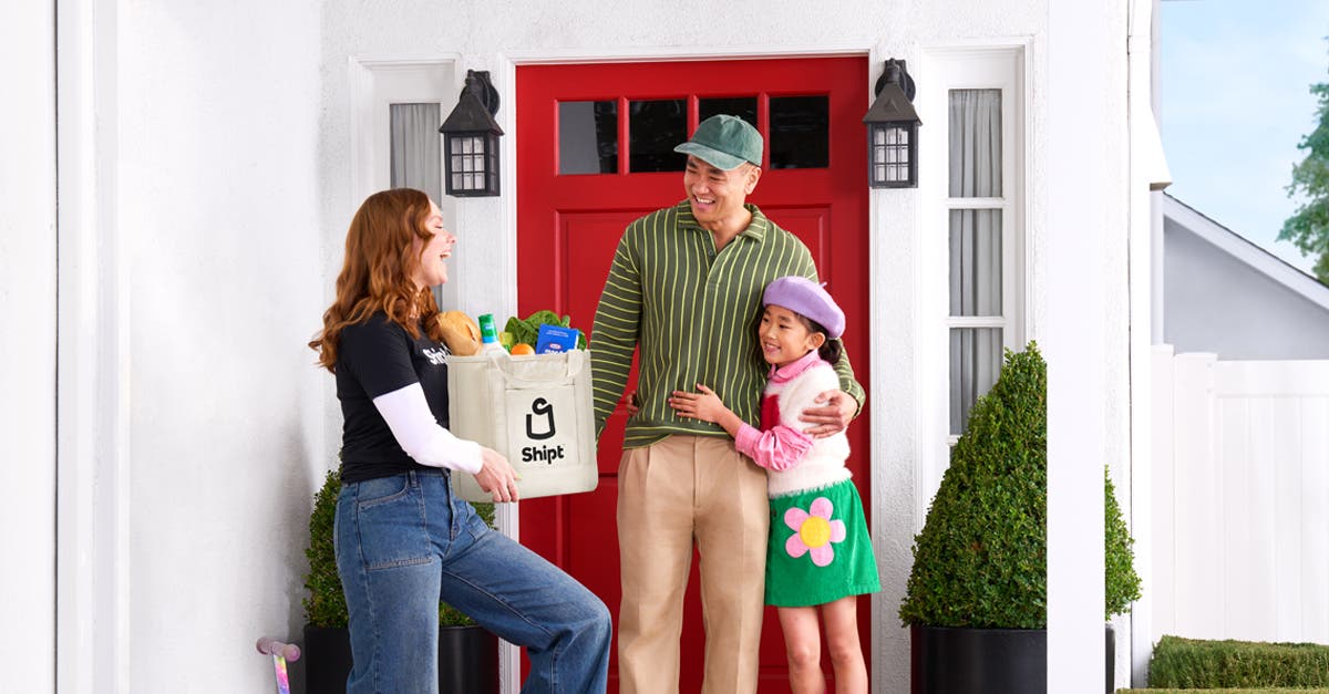 Illustration of green Shipt shopping bag filled with grocery items